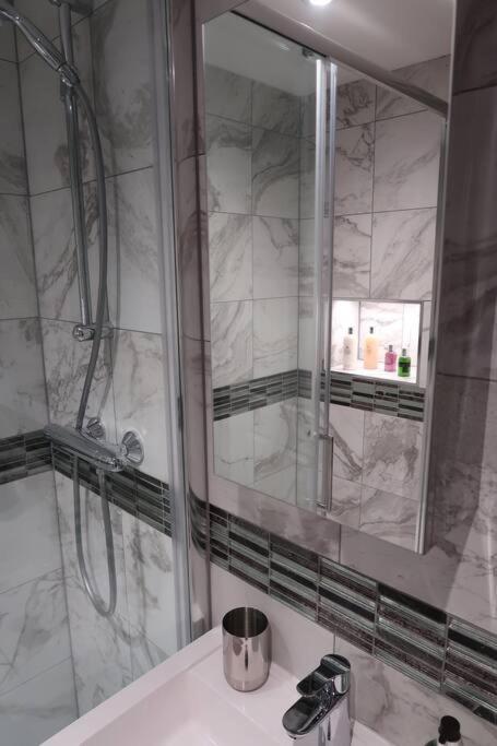 ***Spotless, Bright 1 Double Bed Apartment*** 巴斯 外观 照片